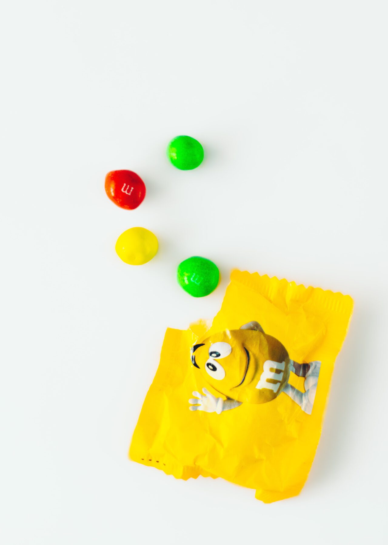 Symbolbild für Van Halens berühmten No-Brown-M&Ms Rider im Kontrakt
