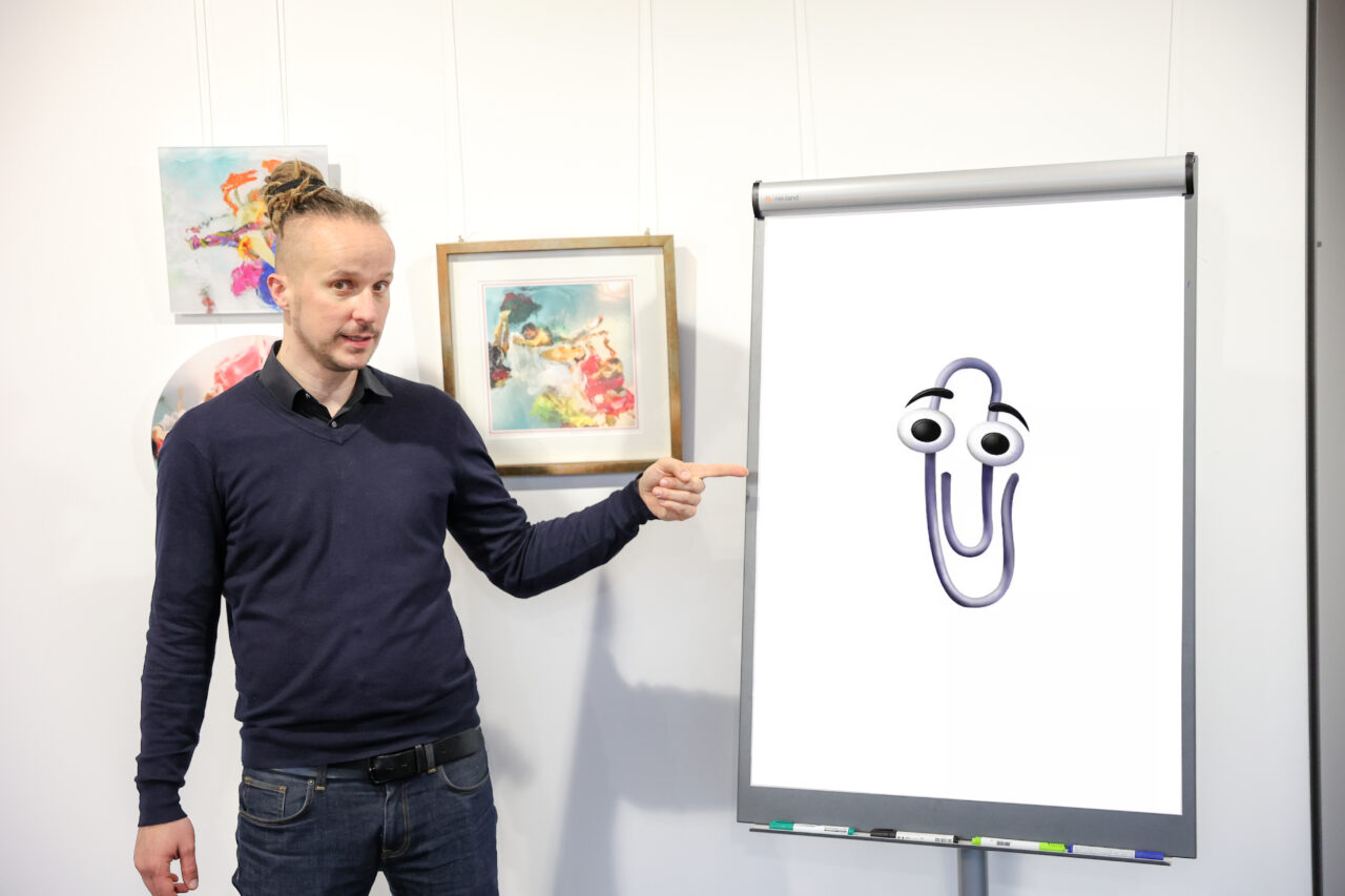 Sebastian Winkler mit Karl Klammer (Clippy) über KI als Top-Priorität im Business