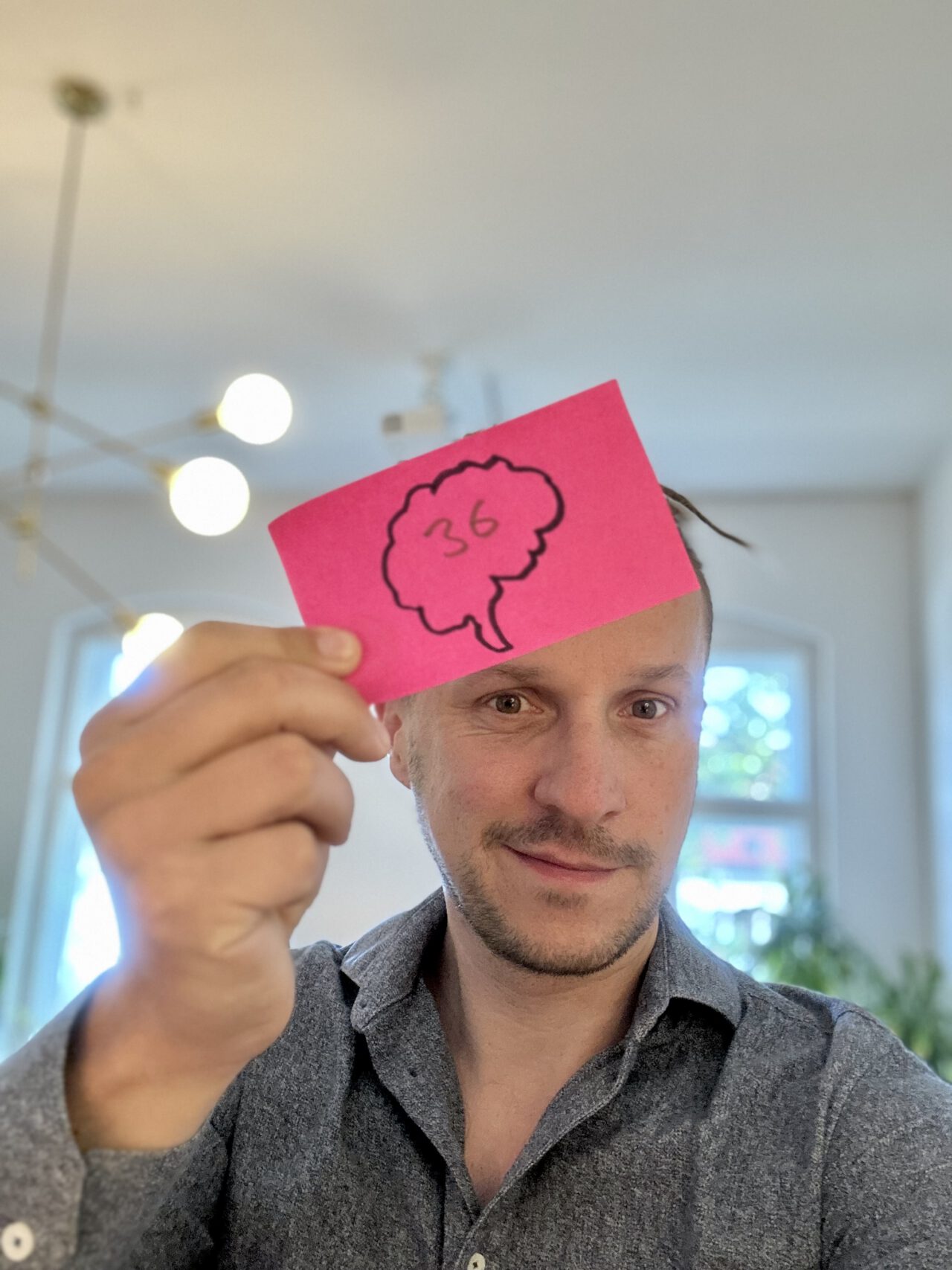 Sebastian Winkler feiert seinen Geburtstag mit der Botschaft: Für immer 36