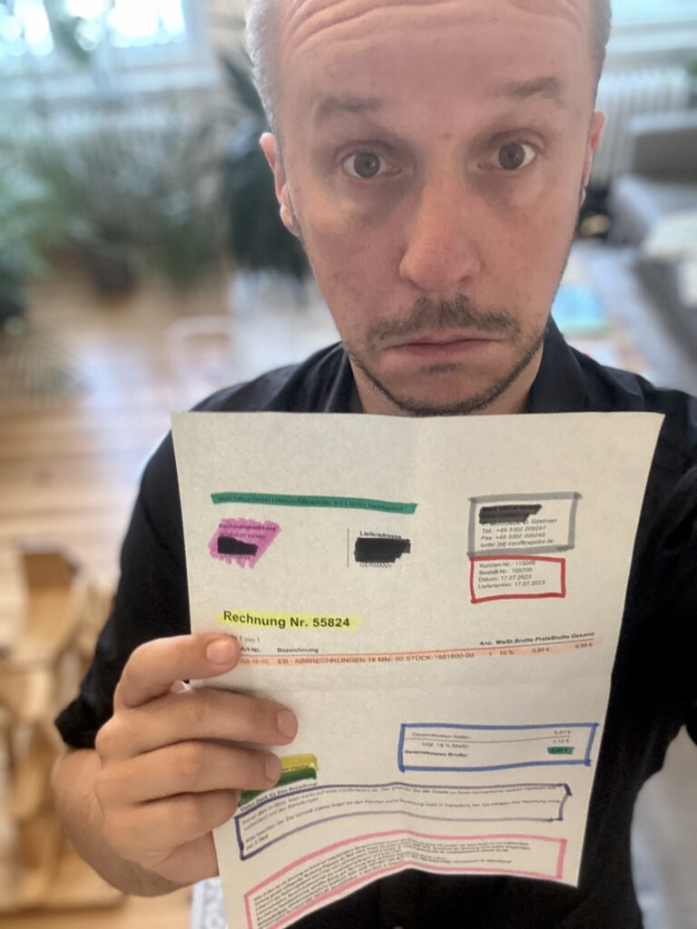 Sebastian Winkler demonstriert Computer Vision bei der Dokumentenverarbeitung