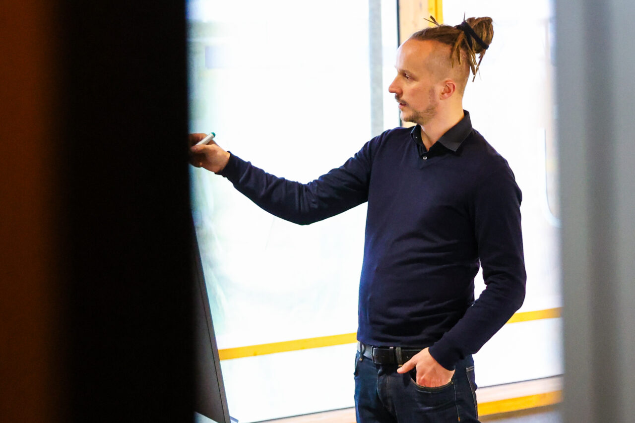 Sebastian Winkler über den schmalen Grat zwischen intelligentem Lernen und KI-Überwachung