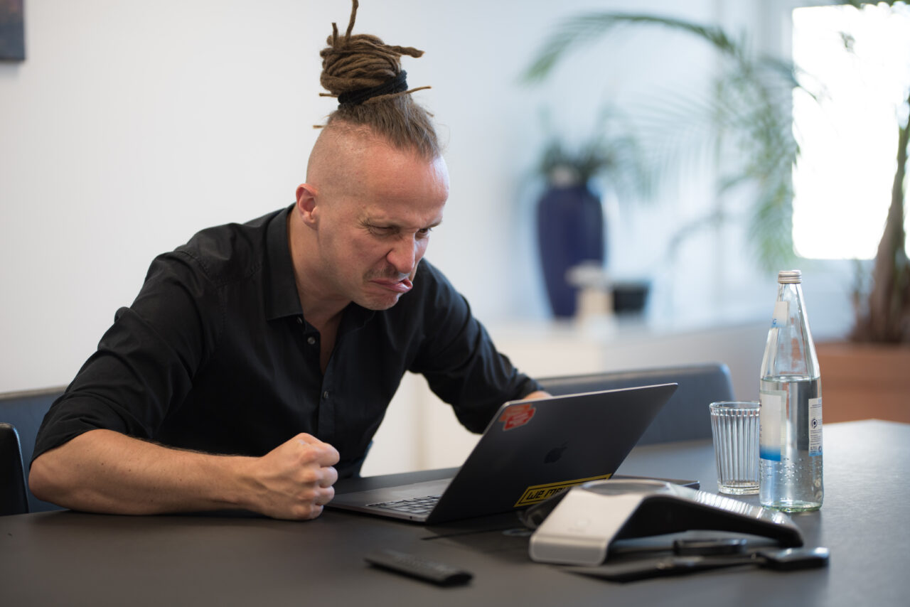Sebastian Winkler warnt vor dem KI-Modellkollaps durch synthetische Trainingsdaten