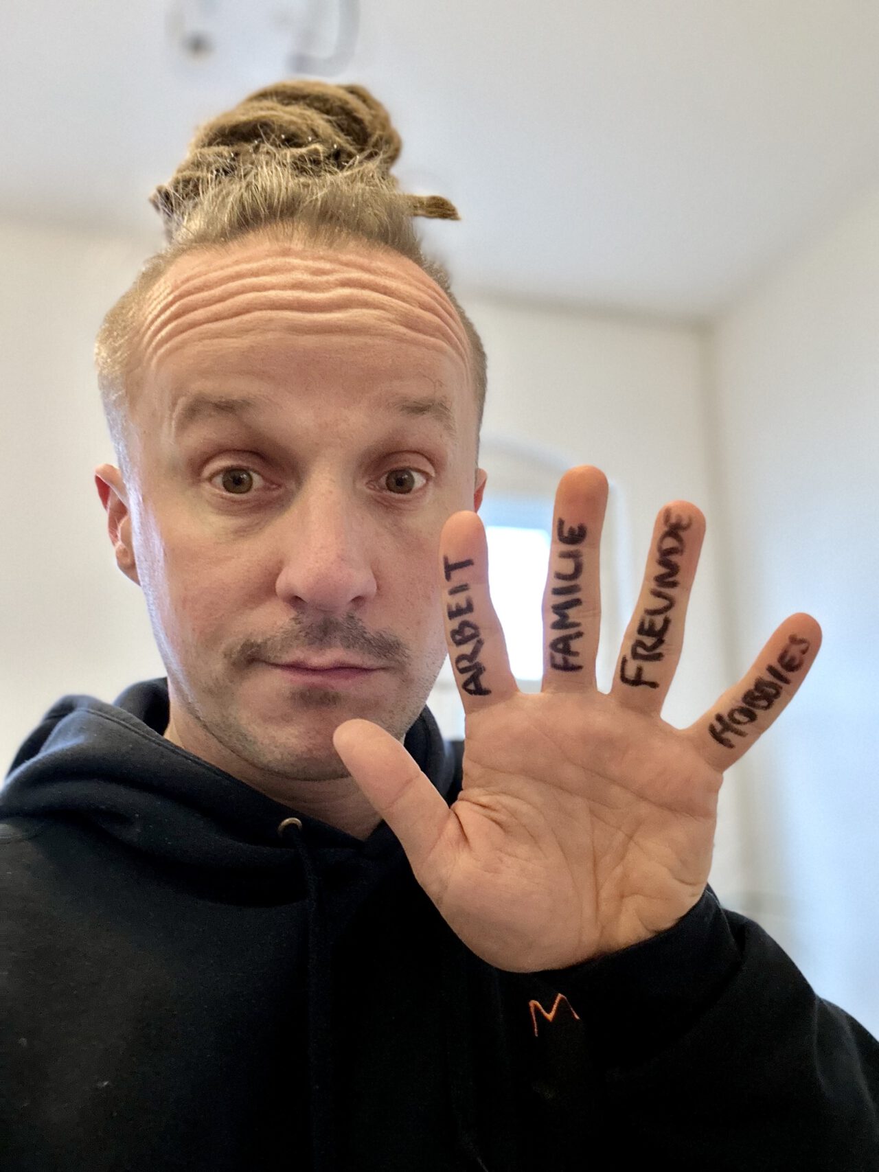 Sebastian Winkler erklärt die 4 Burner Theorie: Arbeit, Familie, Gesundheit und Freunde