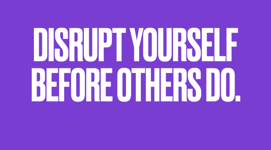Textfolie mit dem Satz Disrupt yourself before others do