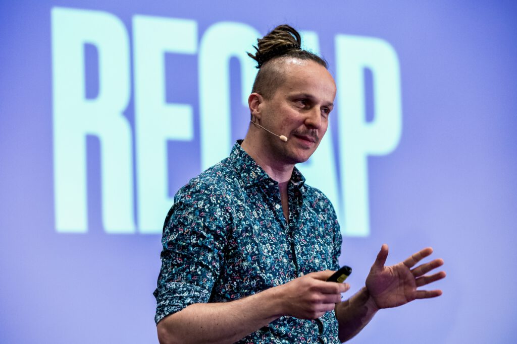 Sebastian Winkler bei einer Keynote auf der Mediaan-Konferenz 2024