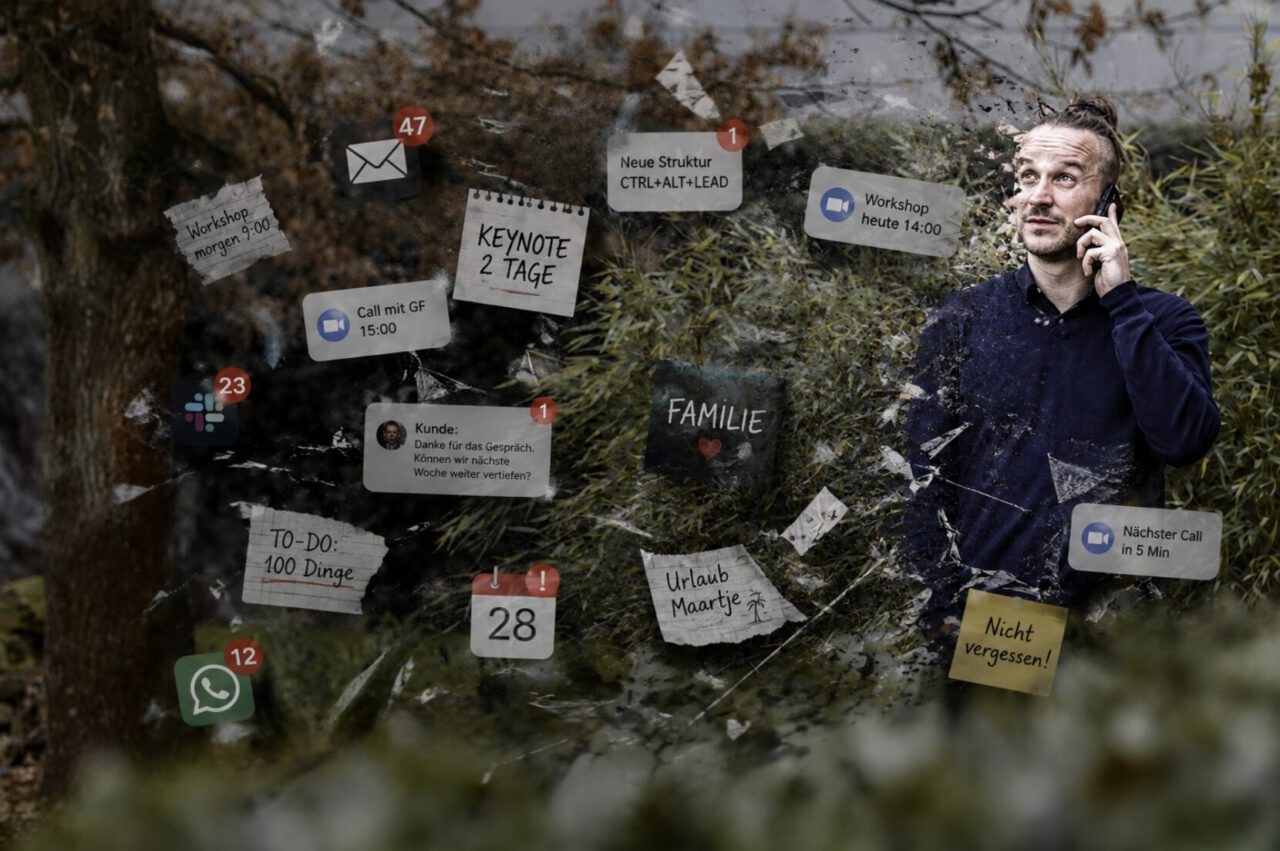 Sebastian Winkler vor einer Wand mit handgeschriebenen Notizen – sinnbildlich für eine bewusste LinkedIn Pause